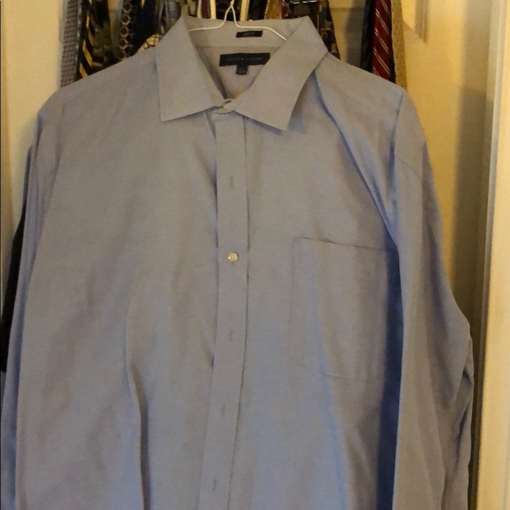 Men’s Tommy Hilfiger Button up dress shirt.
